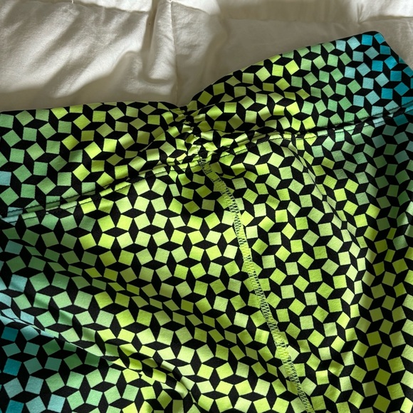 Size Small Calvin Klein Performance Neon Kaleidoscope Design Cropped Leggings - Picture 3 of 10